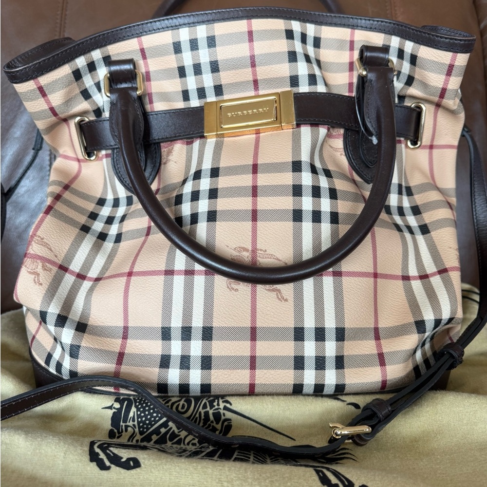NEW Never used, Classic Burberry Check, Haymarket Medium Golderton Tote